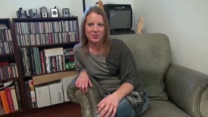 Solo super sexy Alyssa Dutch granny masturbating