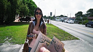 Pussy eating in the street