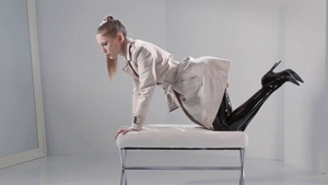 Gorgeous and skinny cougar in high heels handjob solo