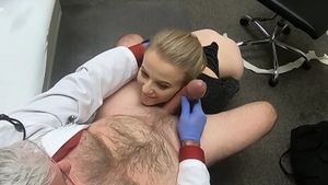 Blonde digs ramming hard