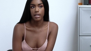 Ebony brunette gets a buzz out of nailing HD