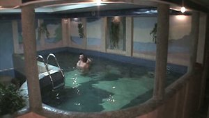 Amateur voyeur in the pool